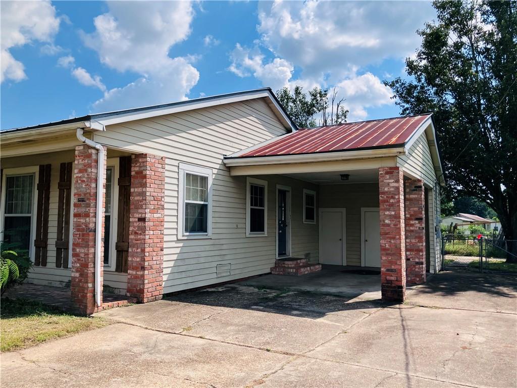 Homes for sale in Marksville, LA | 120 E Barbin Street, Marksville, LA 71351 | MLS# CN2518031