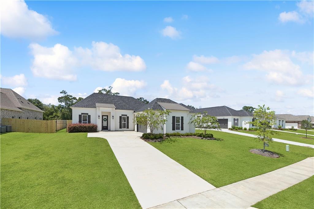 Homes for sale in Baton Rouge, LA | 10334 Oak Colony Boulevard, Baton Rouge, LA 70817 | MLS# NO2518442