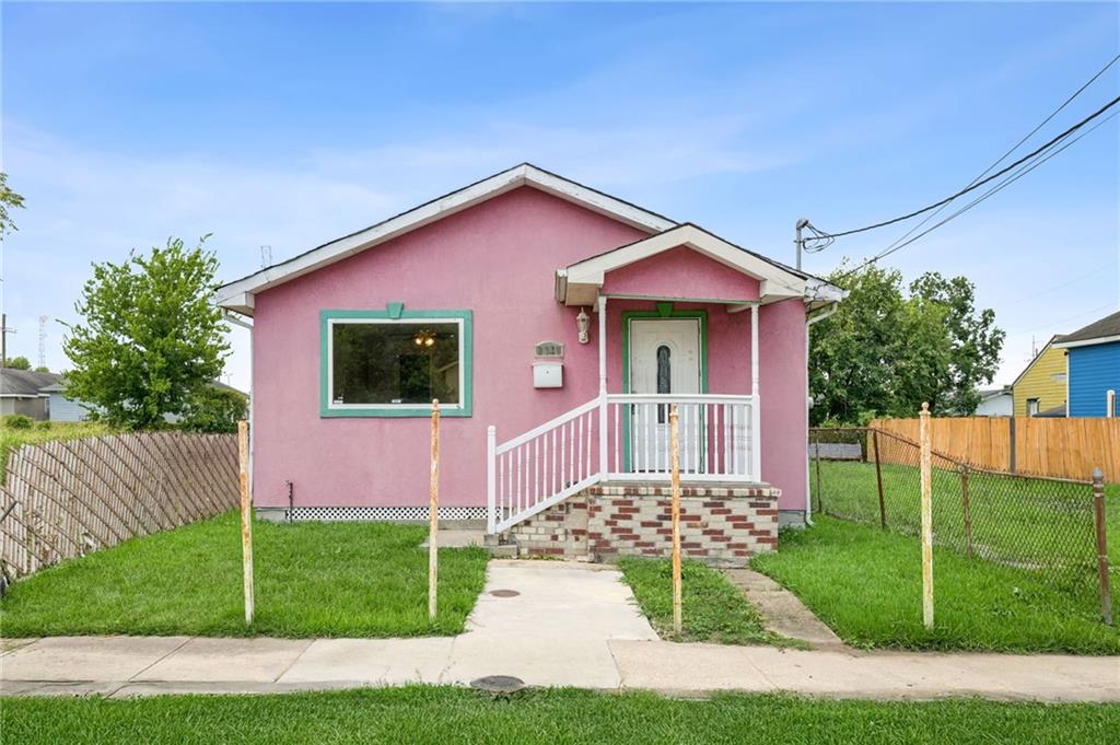 Homes for sale in New Orleans, LA | 2320 Clouet Street, New Orleans, LA 70117 | MLS# NO2519189