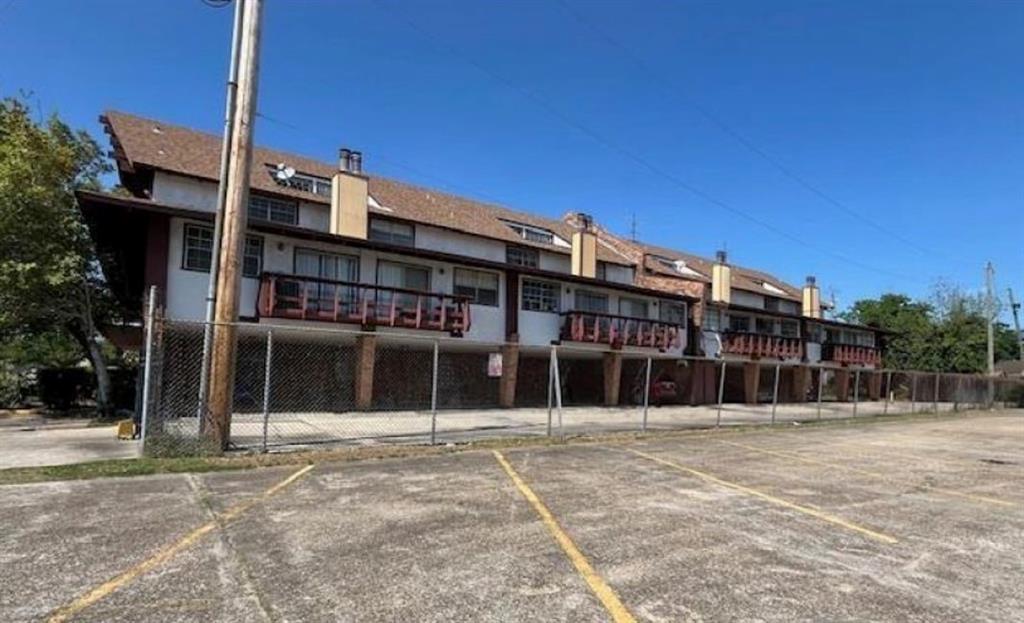 Homes for sale in Metairie, LA | 2305 Cleary Avenue #226, Metairie, LA 70001 | MLS# NO2520293