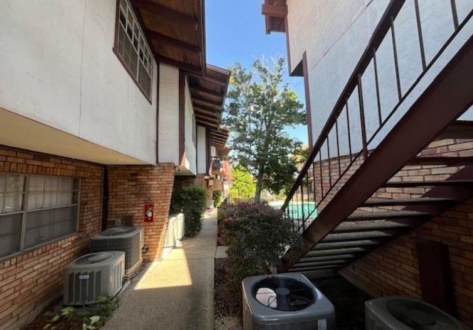 Homes for sale in Metairie, LA | 2305 Cleary Avenue #226, Metairie, LA 70001 | MLS# NO2520293