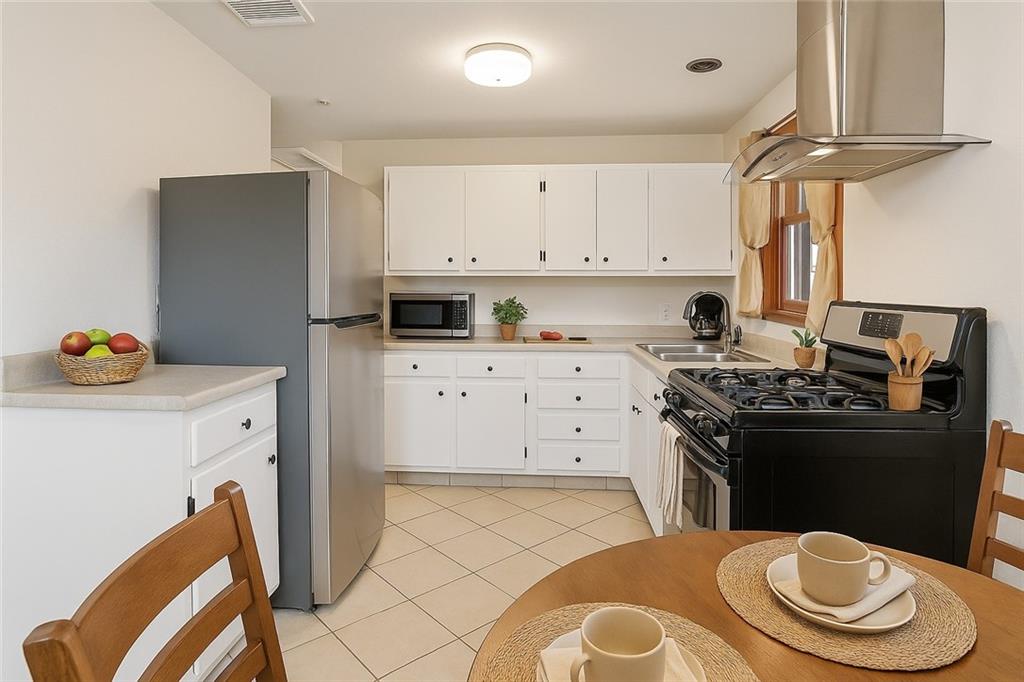 Homes for sale in Metairie, LA | 405 Lake Avenue, Metairie, LA 70005 | MLS# NO2519769