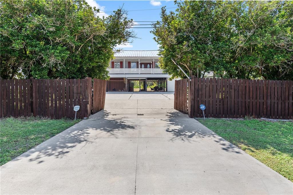 Homes for sale in Des Allemands, LA | 4112 Us 90 Hwy, Des Allemands, LA 70030 | MLS# NO2521778