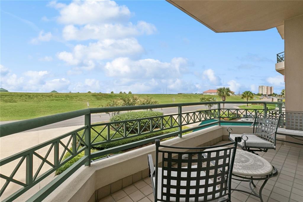 Homes for sale in Metairie, LA | 400 Metairie Hammond Hwy #2C, Metairie, LA 70005 | MLS# NO2523405