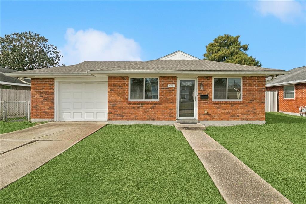 Homes for sale in Gretna, LA | 744 Oakwood Street, Gretna, LA 70056 | MLS# NO2523751