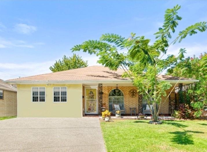 Homes for sale in Metairie, LA | 3704 Clearview Parkway, Metairie, LA 70006 | MLS# NO2523537