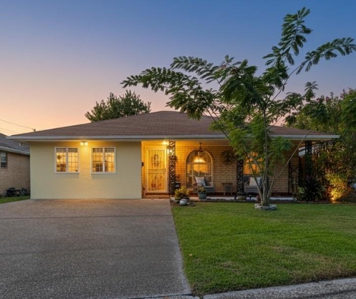 Homes for sale in Metairie, LA | 3704 Clearview Parkway, Metairie, LA 70006 | MLS# NO2523537
