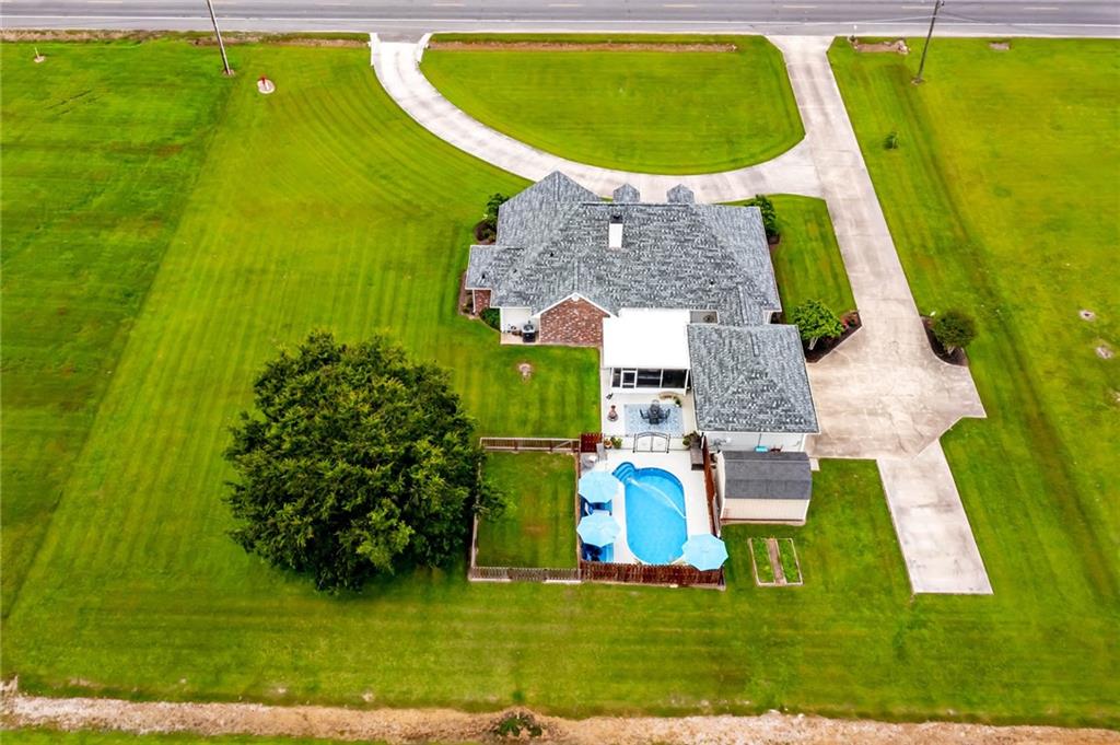 Homes for sale in Thibodaux, LA | 2405 St Mary Street, Thibodaux, LA 70301 | MLS# NO2524374