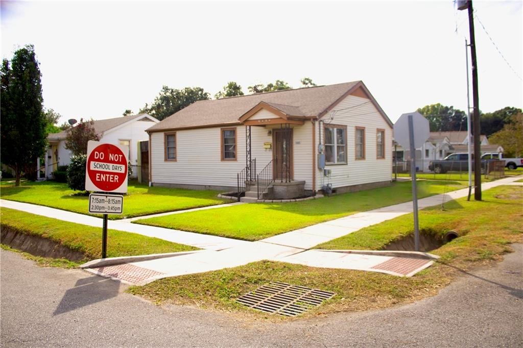 Homes for sale in Chalmette, LA | 2420 Fenelon Street, Chalmette, LA 70043 | MLS# NO2524484