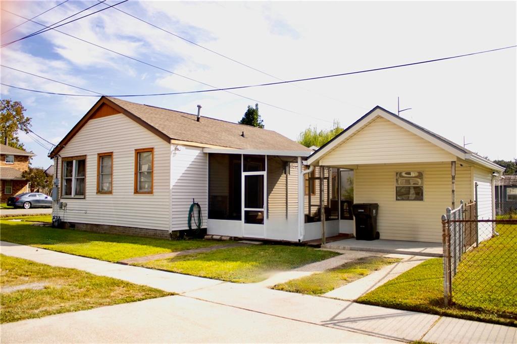 Homes for sale in Chalmette, LA | 2420 Fenelon Street, Chalmette, LA 70043 | MLS# NO2524484