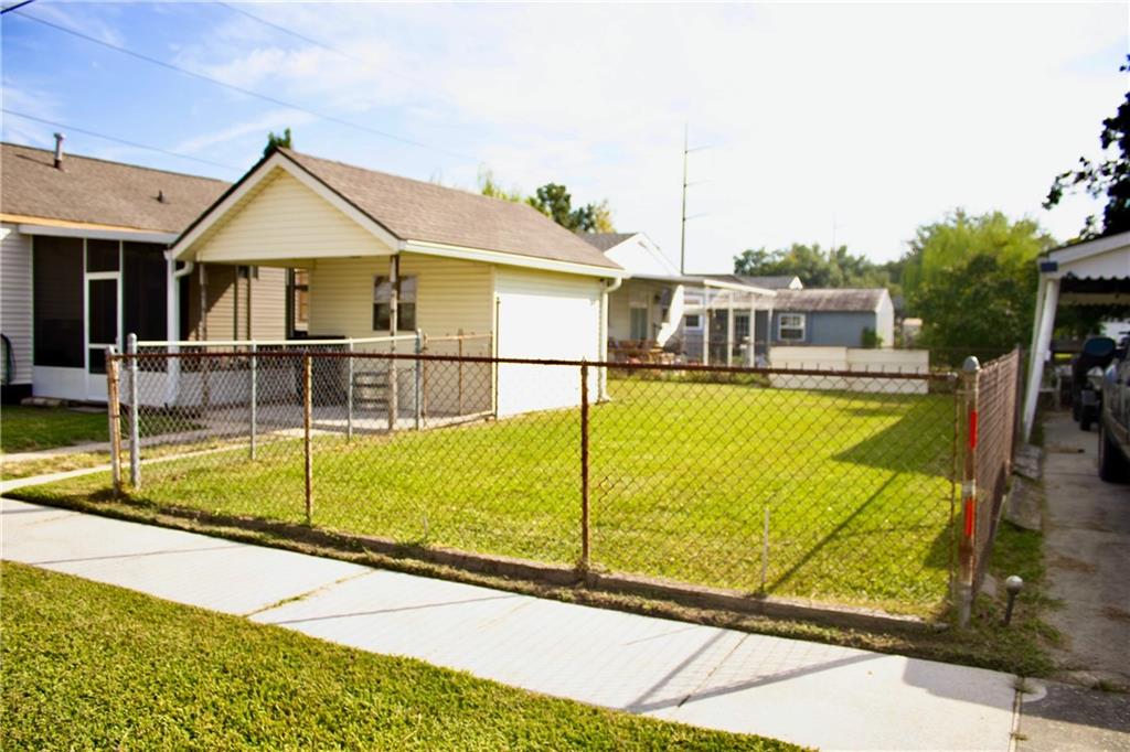 Homes for sale in Chalmette, LA | 2420 Fenelon Street, Chalmette, LA 70043 | MLS# NO2524484