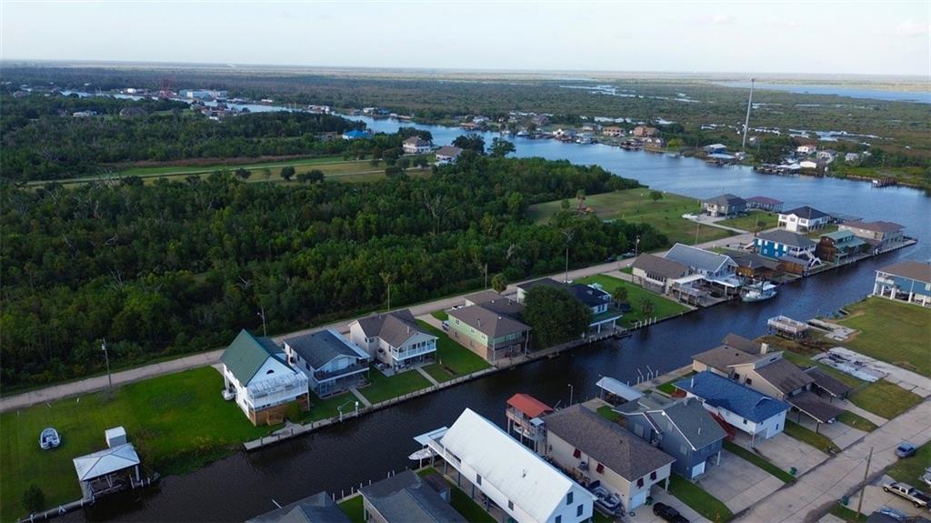 Homes for sale in Barataria, LA | 4921 Lisa Ann Dr, Barataria, LA 70036 | MLS# NO2524600