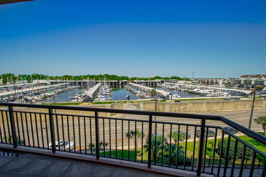 Homes for sale in New Orleans, LA | 232 Lake Marina Avenue #4C, New Orleans, LA 70124 | MLS# NO2525955