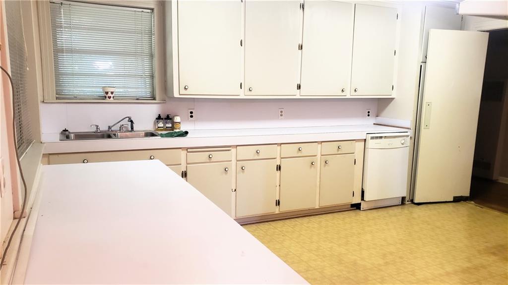 Homes for sale in Alexandria, LA | 2221 Robin Road, Alexandria, LA 71301 | MLS# CN2525905