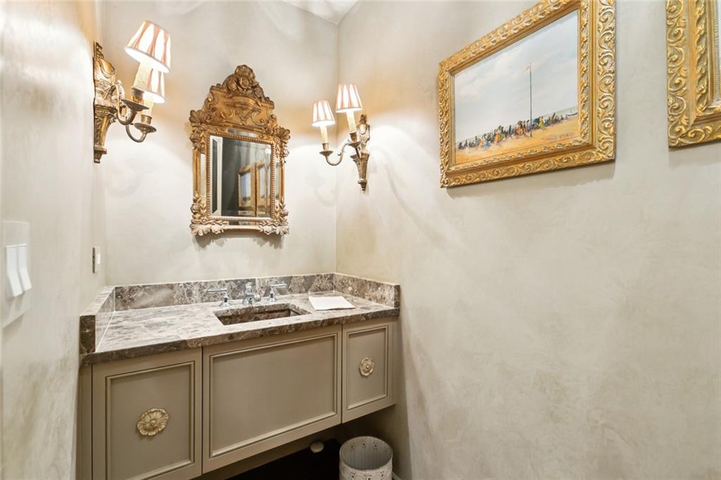 Homes for sale in New Orleans, LA | 2 Canal Street #2505, New Orleans, LA 70130 | MLS# NO2525896