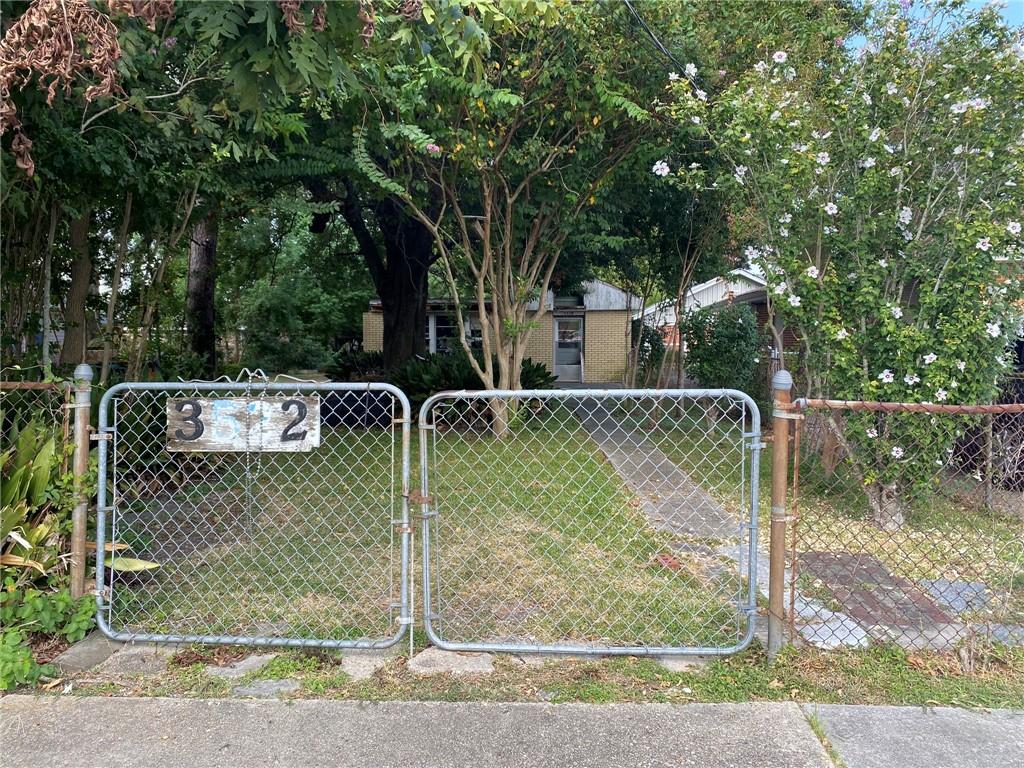 Homes for sale in Chalmette, LA | 3522 Delille Street, Chalmette, LA 70043 | MLS# NO2526504