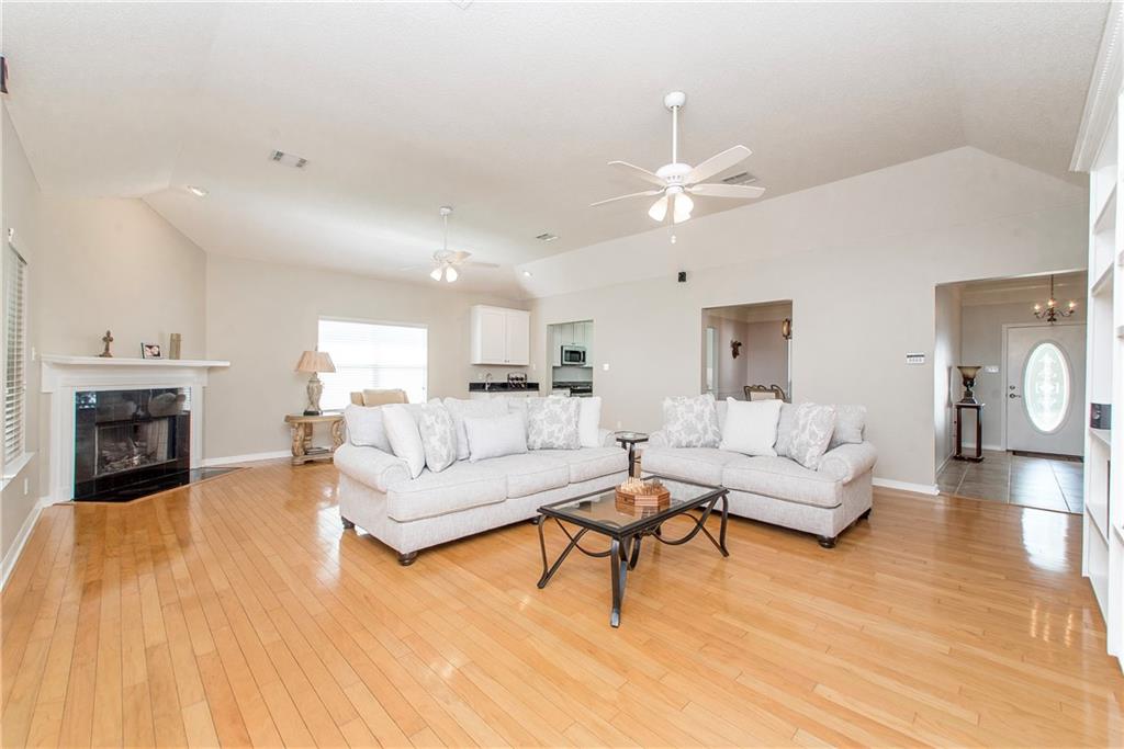 Homes for sale in Harahan, LA | 201 Colonial Club Dr, Harahan, LA 70123 | MLS# NO2526902