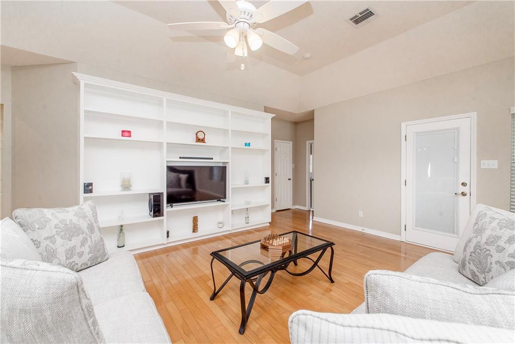 Homes for sale in Harahan, LA | 201 Colonial Club Dr, Harahan, LA 70123 | MLS# NO2526902