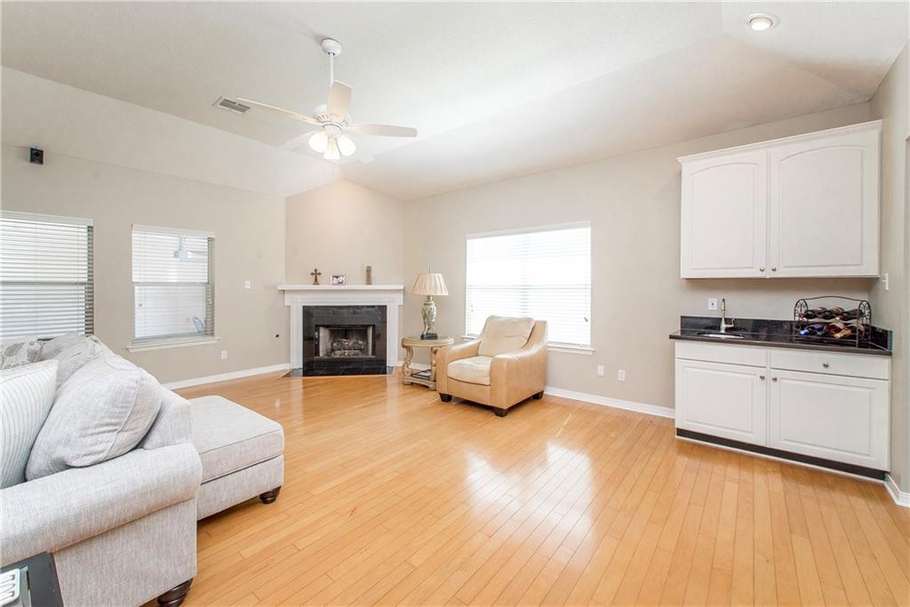 Homes for sale in Harahan, LA | 201 Colonial Club Dr, Harahan, LA 70123 | MLS# NO2526902