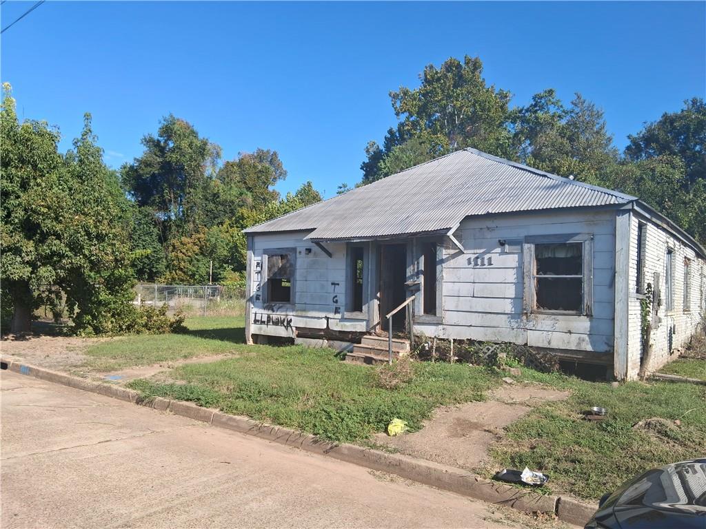 Homes for sale in Alexandria, LA | 1111 Yoist Street, Alexandria, LA 71301 | MLS# CN2527060