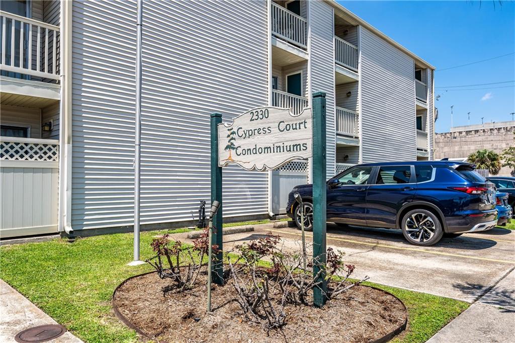 Homes for sale in Metairie, LA | 2330 Edenborn Avenue #301, Metairie, LA 70001 | MLS# NO2527105