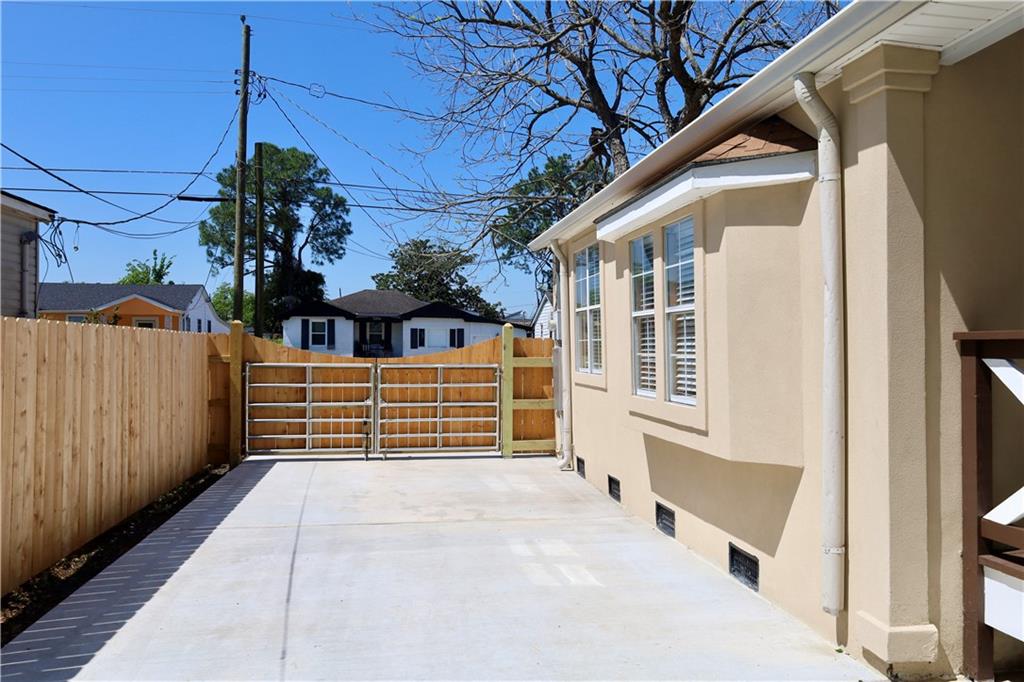 Homes for sale in Gretna, LA | 2205 Claire Avenue, Gretna, LA 70053 | MLS# NO2527418