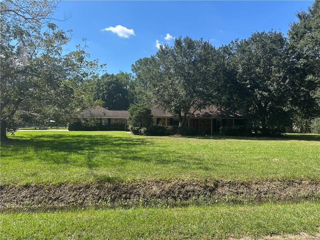 Homes for sale in Lacombe, LA | 60327 E Spruce Lane, Lacombe, LA 70445 | MLS# NO2527466
