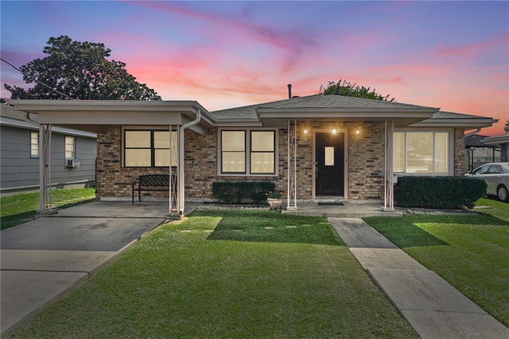 Homes for sale in Gretna, LA | 9 Maple Lane, Gretna, LA 70053 | MLS# NO2527717