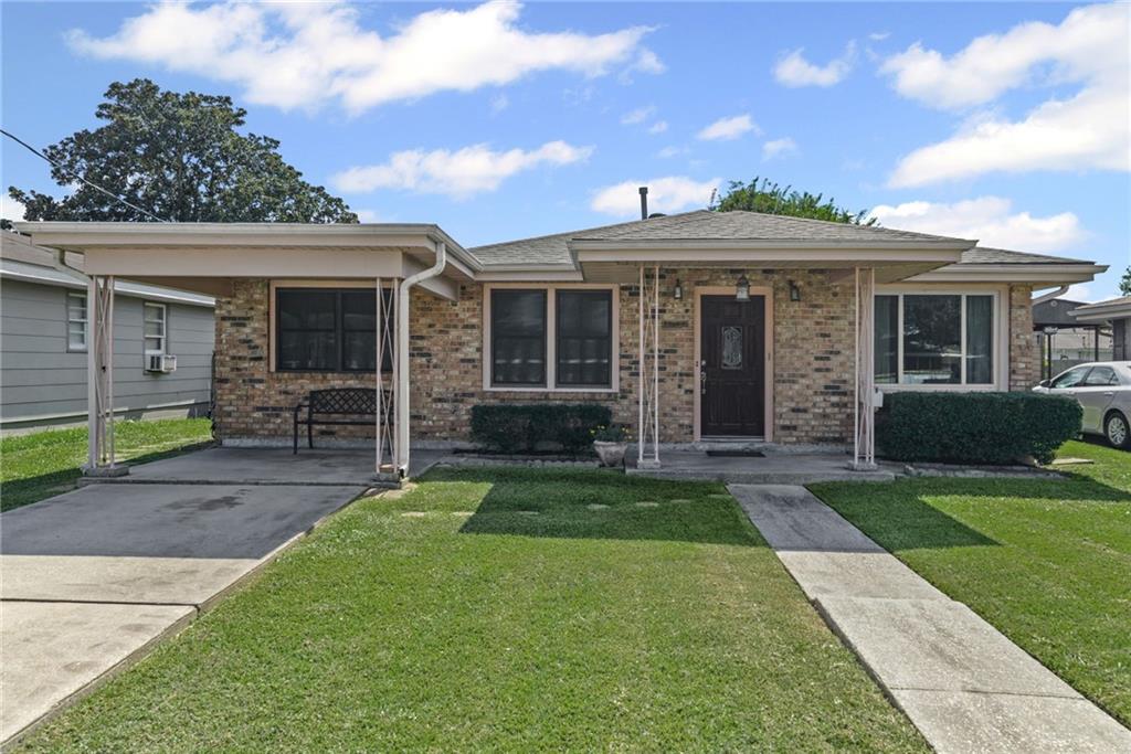 Homes for sale in Gretna, LA | 9 Maple Lane, Gretna, LA 70053 | MLS# NO2527717