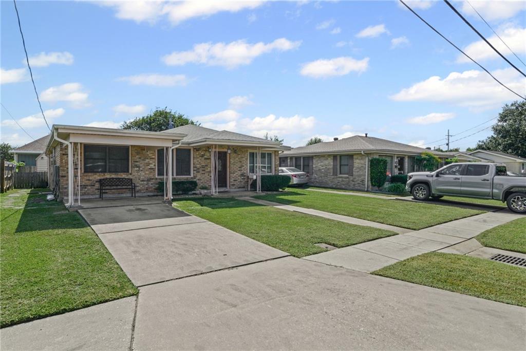 Homes for sale in Gretna, LA | 9 Maple Lane, Gretna, LA 70053 | MLS# NO2527717