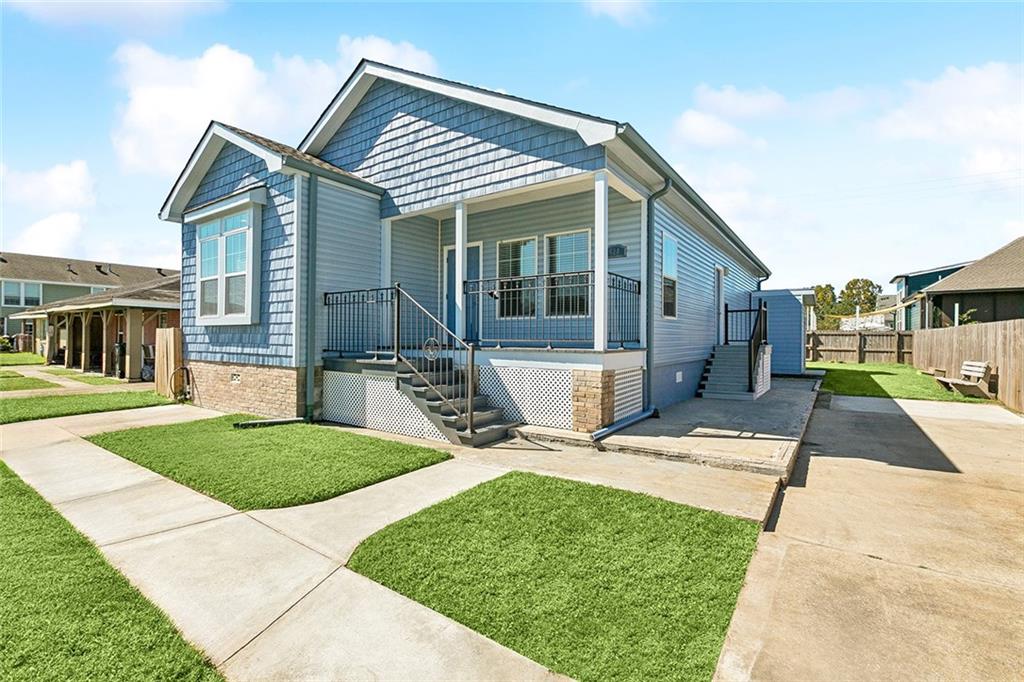 Homes for sale in Arabi, LA | 920 Cougar Dr, Arabi, LA 70032 | MLS# NO2527671