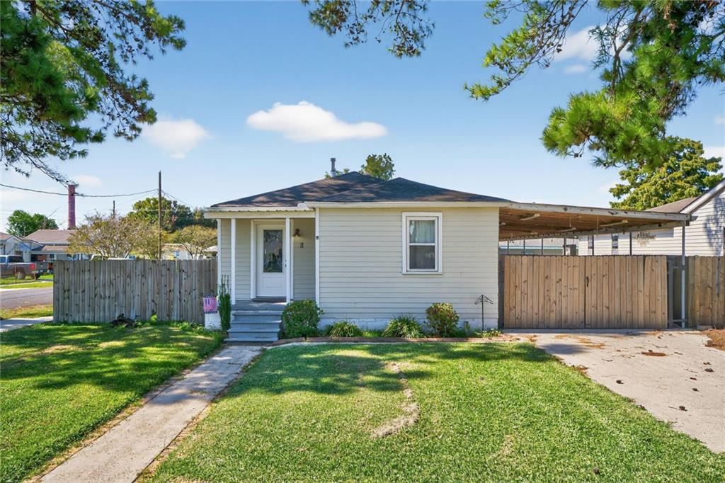 Homes for sale in Chalmette, LA | 2500 Fenelon Street, Chalmette, LA 70043 | MLS# NO2527564