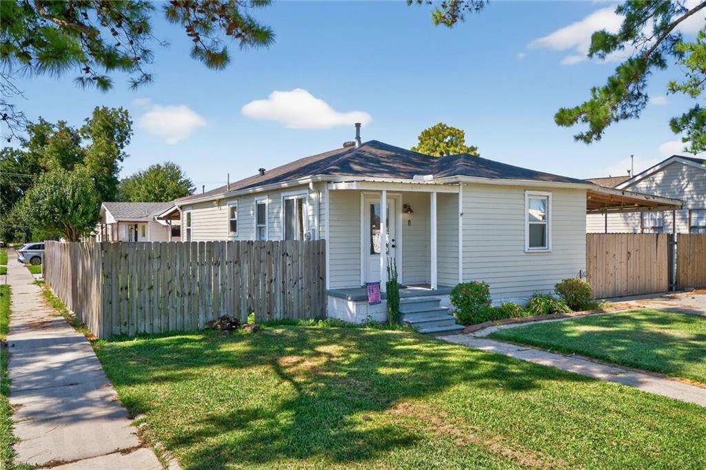 Homes for sale in Chalmette, LA | 2500 Fenelon Street, Chalmette, LA 70043 | MLS# NO2527564