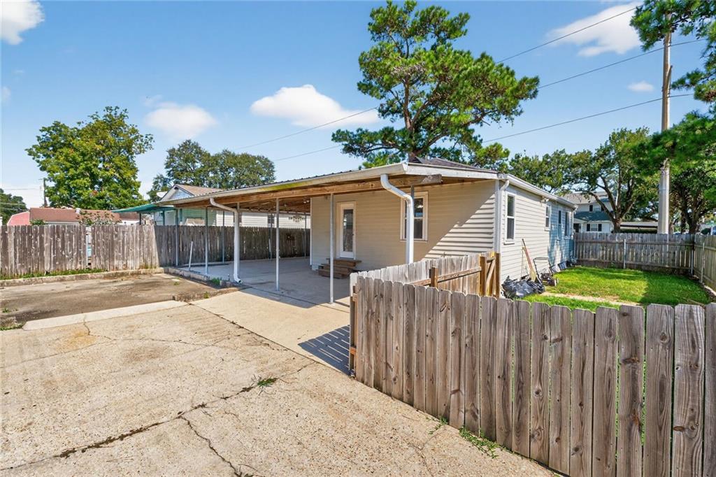 Homes for sale in Chalmette, LA | 2500 Fenelon Street, Chalmette, LA 70043 | MLS# NO2527564