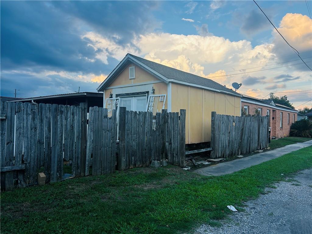 Homes for sale in New Orleans, LA | 2621 Filmore Avenue, New Orleans, LA 70122 | MLS# NO2528054