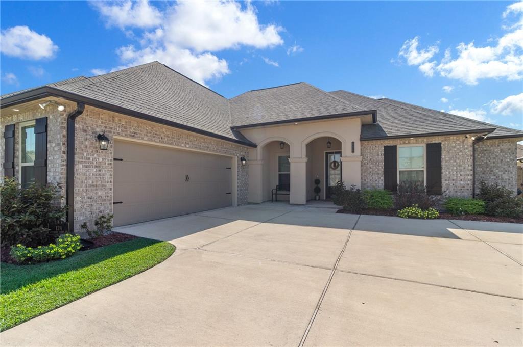 Homes for sale in Belle Chasse, LA | 124 Cypress Park Lane, Belle Chasse, LA 70037 | MLS# NO2529050