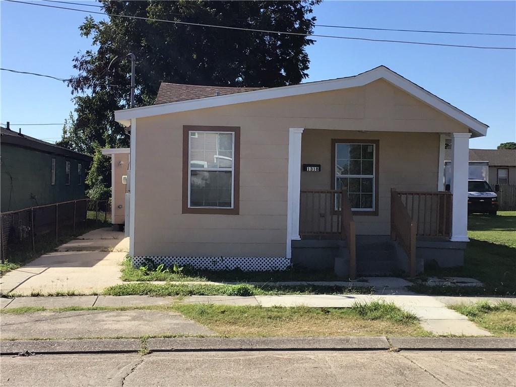Homes for sale in Gretna, LA | 1318 Cook Street, Gretna, LA 70053 | MLS# NO2527340