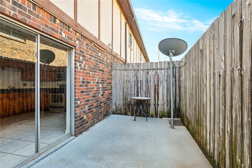 Homes for sale in Kenner, LA | 1725 Newport Pl #4, Kenner, LA 70065 | MLS# NO2529496