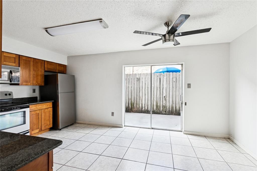 Homes for sale in Kenner, LA | 1725 Newport Pl #4, Kenner, LA 70065 | MLS# NO2529496