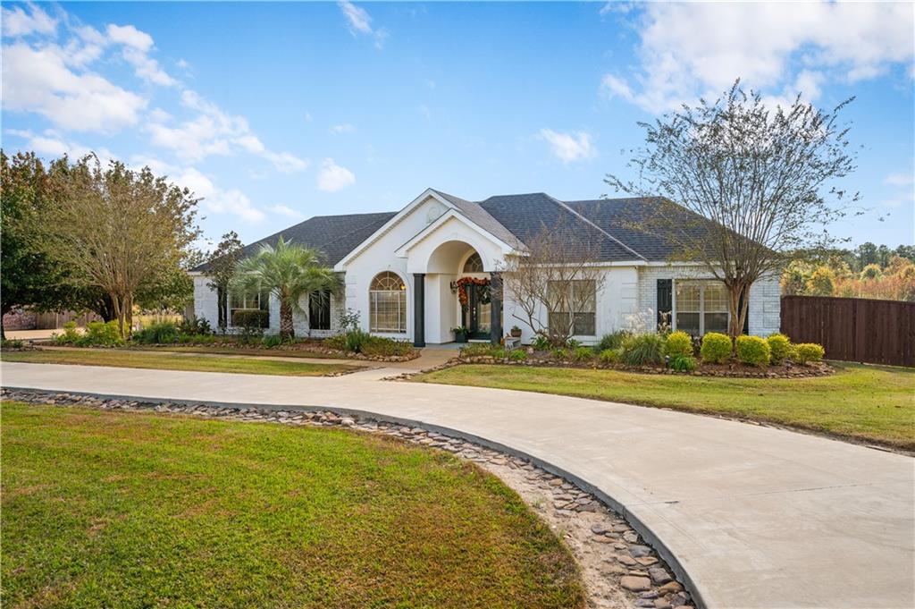 Homes for sale in Pineville, LA | 39 Bass Road, Pineville, LA 71360 | MLS# CN2531077