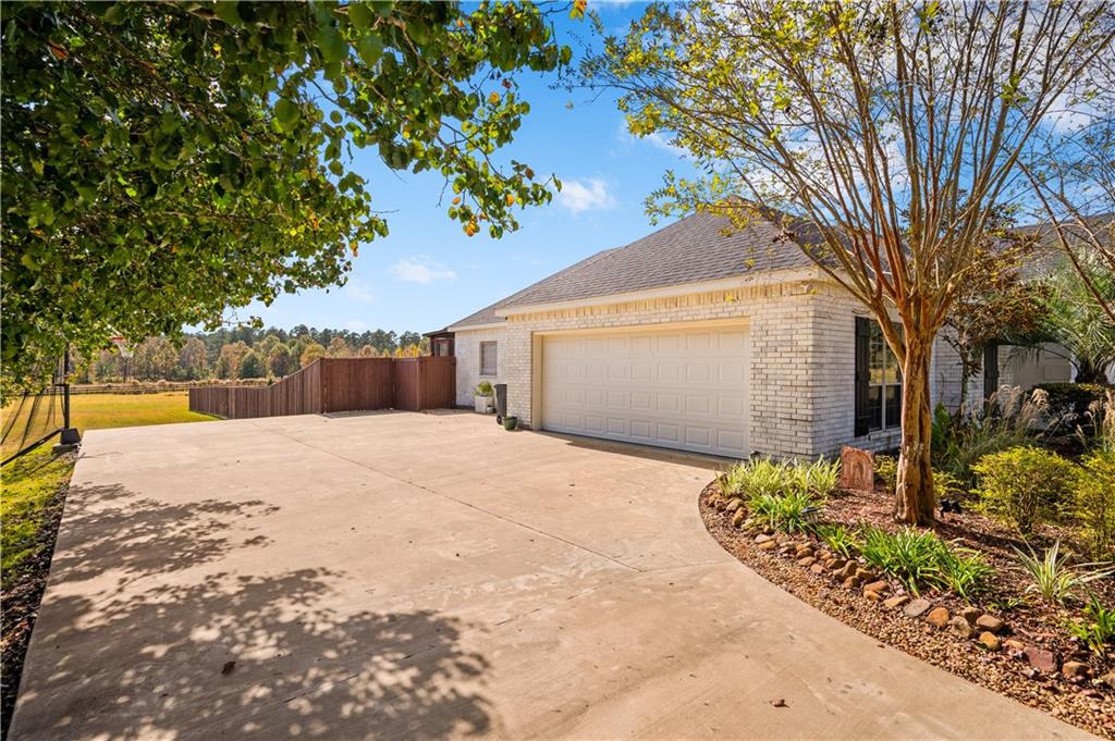 Homes for sale in Pineville, LA | 39 Bass Road, Pineville, LA 71360 | MLS# CN2531077