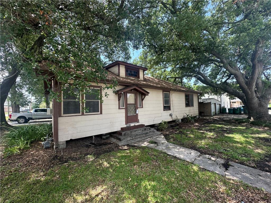 Homes for sale in Metairie, LA | 700 Orion Avenue, Metairie, LA 70005 | MLS# NO2531463