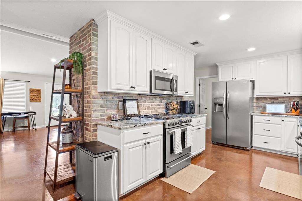 Homes for sale in Deville, LA | 204 Nation Road, Deville, LA 71328 | MLS# CN2529403