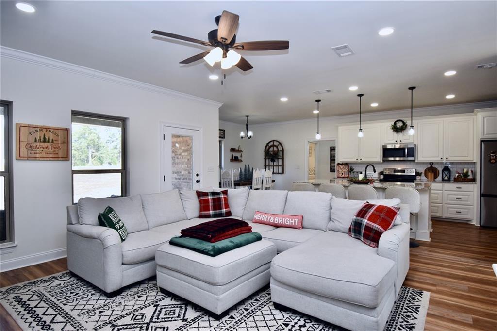 Homes for sale in Dry Prong, LA | 507 Sophie Lane, Dry Prong, LA 71423 | MLS# CN2531237