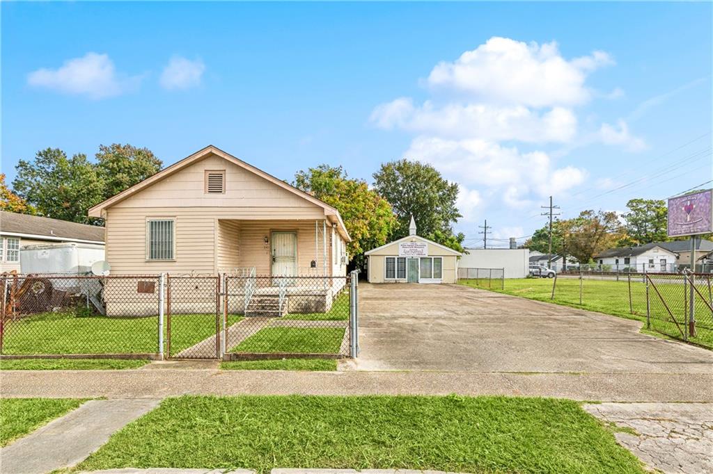 Homes for sale in New Orleans, LA | 930 Thayer Street, New Orleans, LA 70114 | MLS# NO2526981