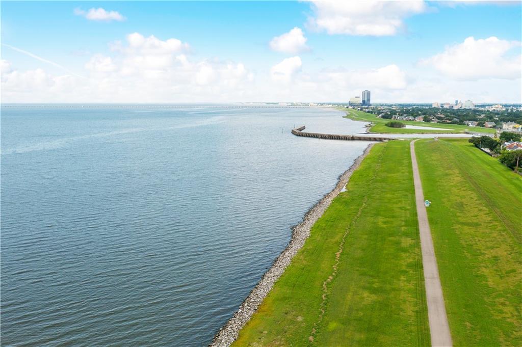 Homes for sale in Metairie, LA | 4901 Sunny Pl, Metairie, LA 70006 | MLS# NO2531929