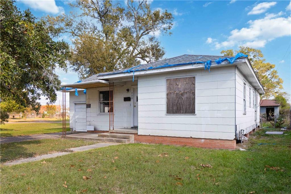 Homes for sale in Jennings, LA | 208 S Main Street, Jennings, LA 70546 | MLS# NO2532252