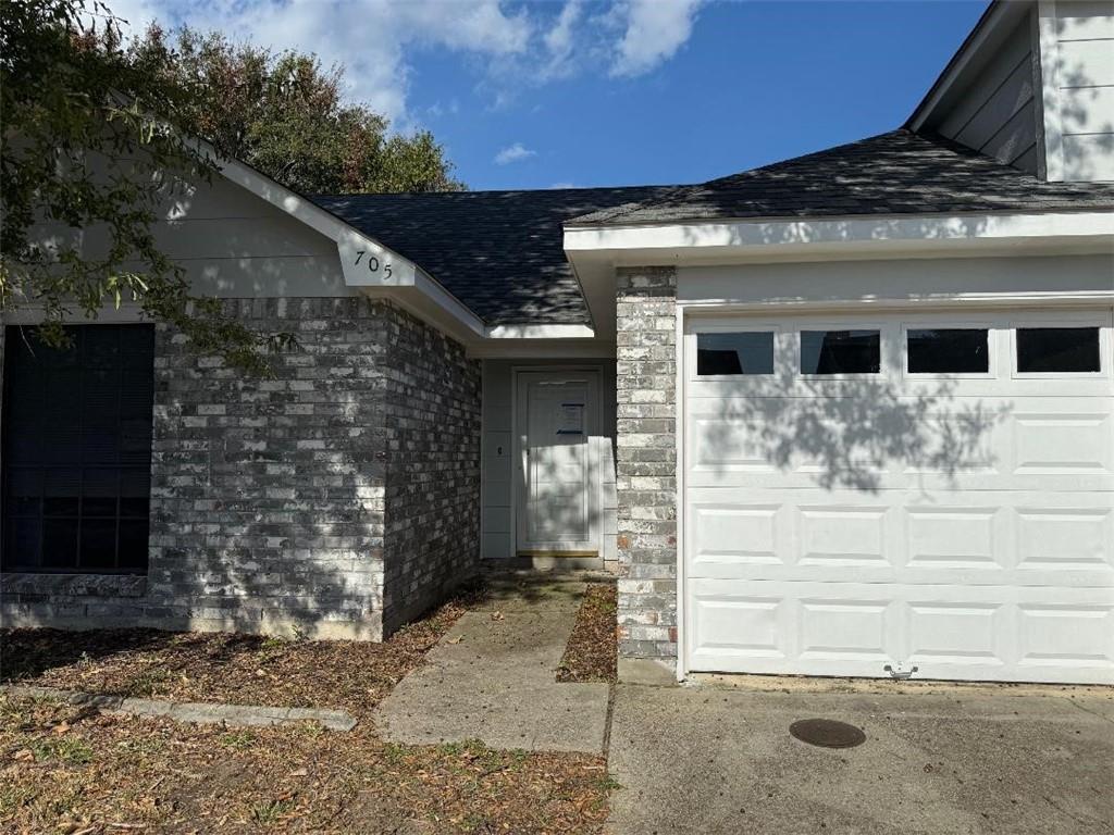 Homes for sale in Laplace, LA | 705 Lemoyne Dr, Laplace, LA 70068 | MLS# NO2532316