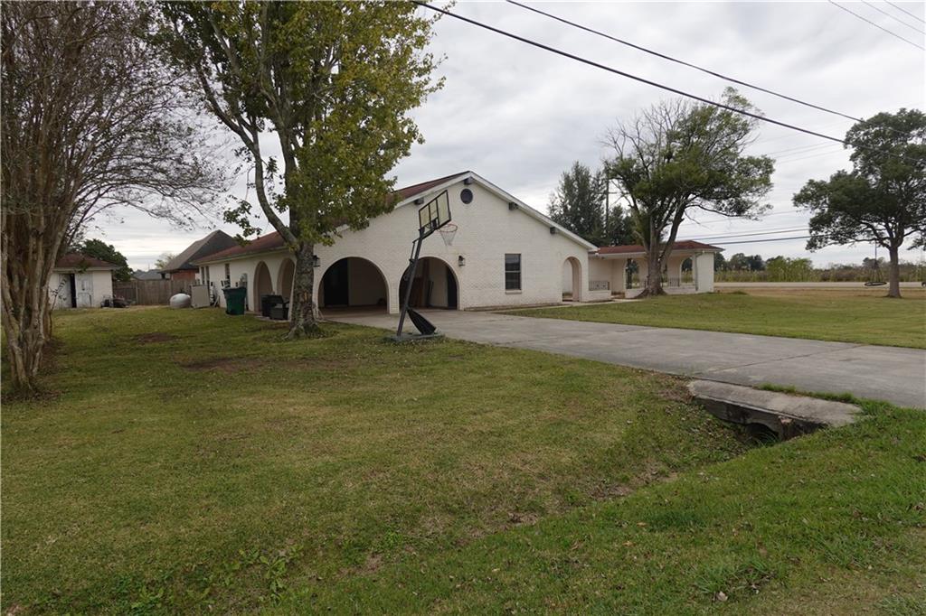 Homes for sale in Des Allemands, LA | 102 Pleasant Valley Dr, Des Allemands, LA 70030 | MLS# NO2532132