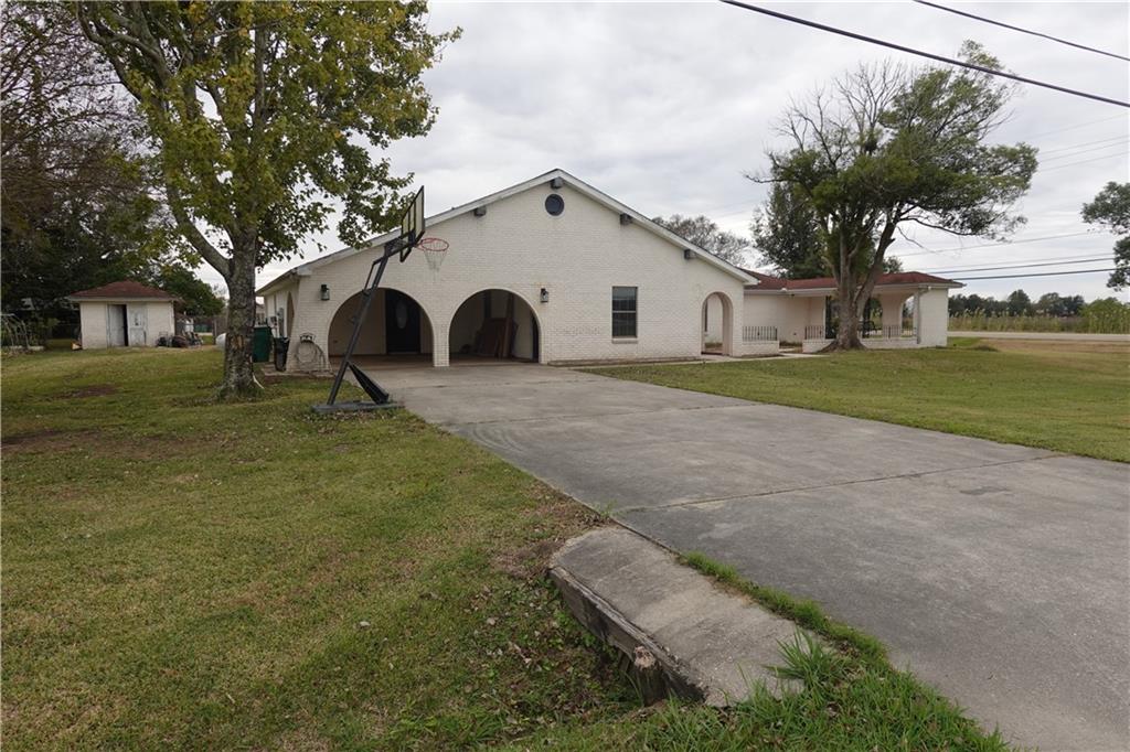 Homes for sale in Des Allemands, LA | 102 Pleasant Valley Dr, Des Allemands, LA 70030 | MLS# NO2532132